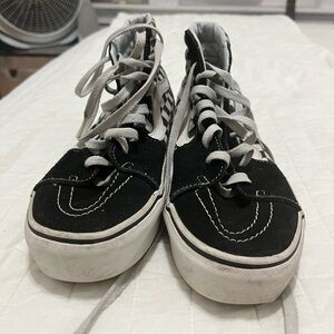 Unisex Vans black checkered suede high tops. Men’s size 8 and Women's’s size 9.5